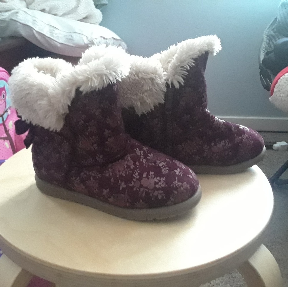 Fuzzy boots girls
